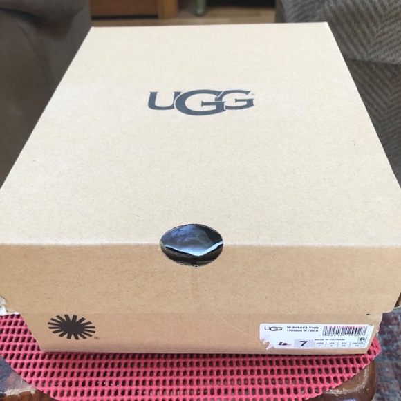 Ugg Braelynn Sandals Brand New In Box Size 7 - Picture 13 of 15